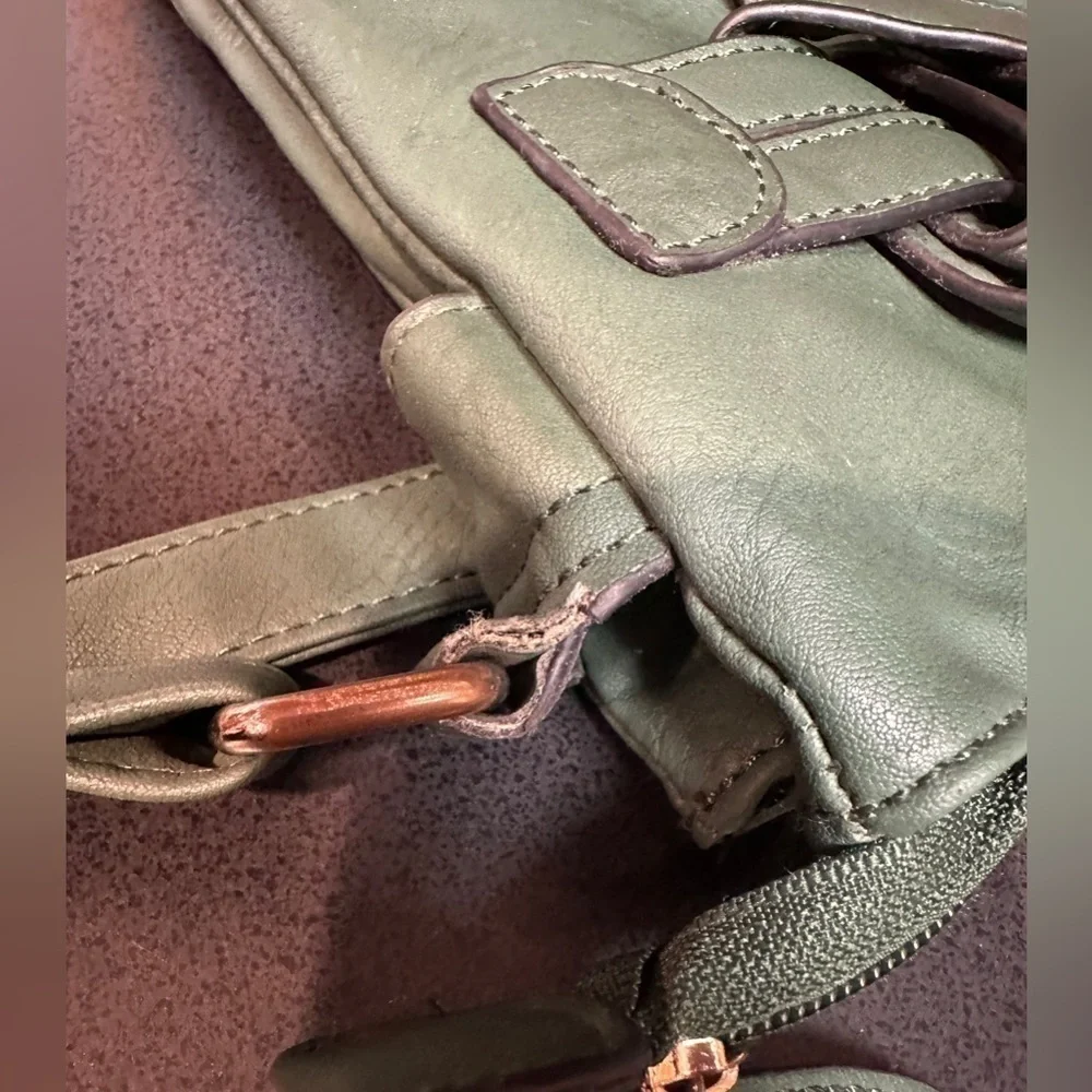 Black Rivet Green Faux Leather Crossbody Purse Multiple Sections 9”x10”x1.5” - Picture 14 of 14